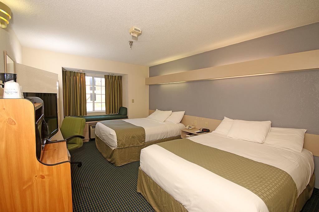 Microtel Inn & Suites By Wyndham Стейтсвилл Экстерьер фото
