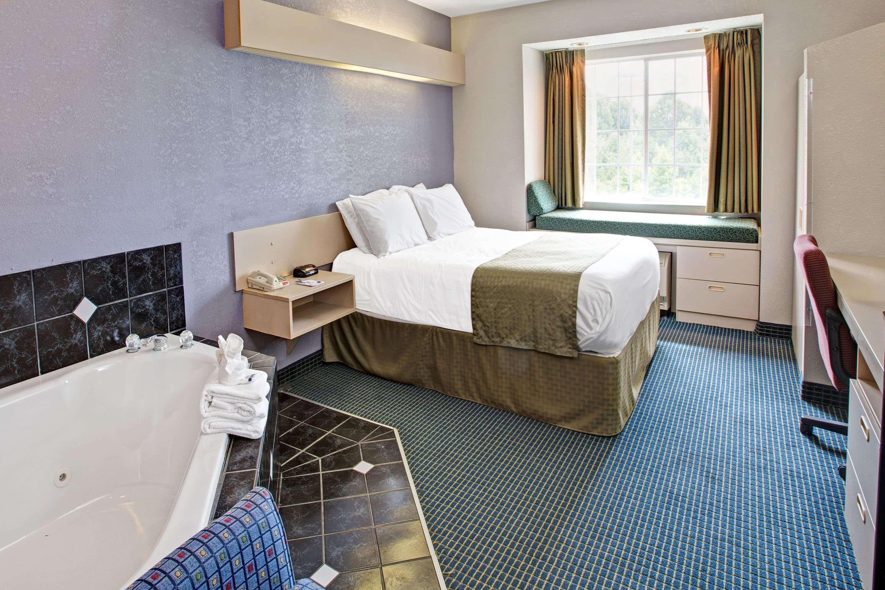 Microtel Inn & Suites By Wyndham Стейтсвилл Экстерьер фото